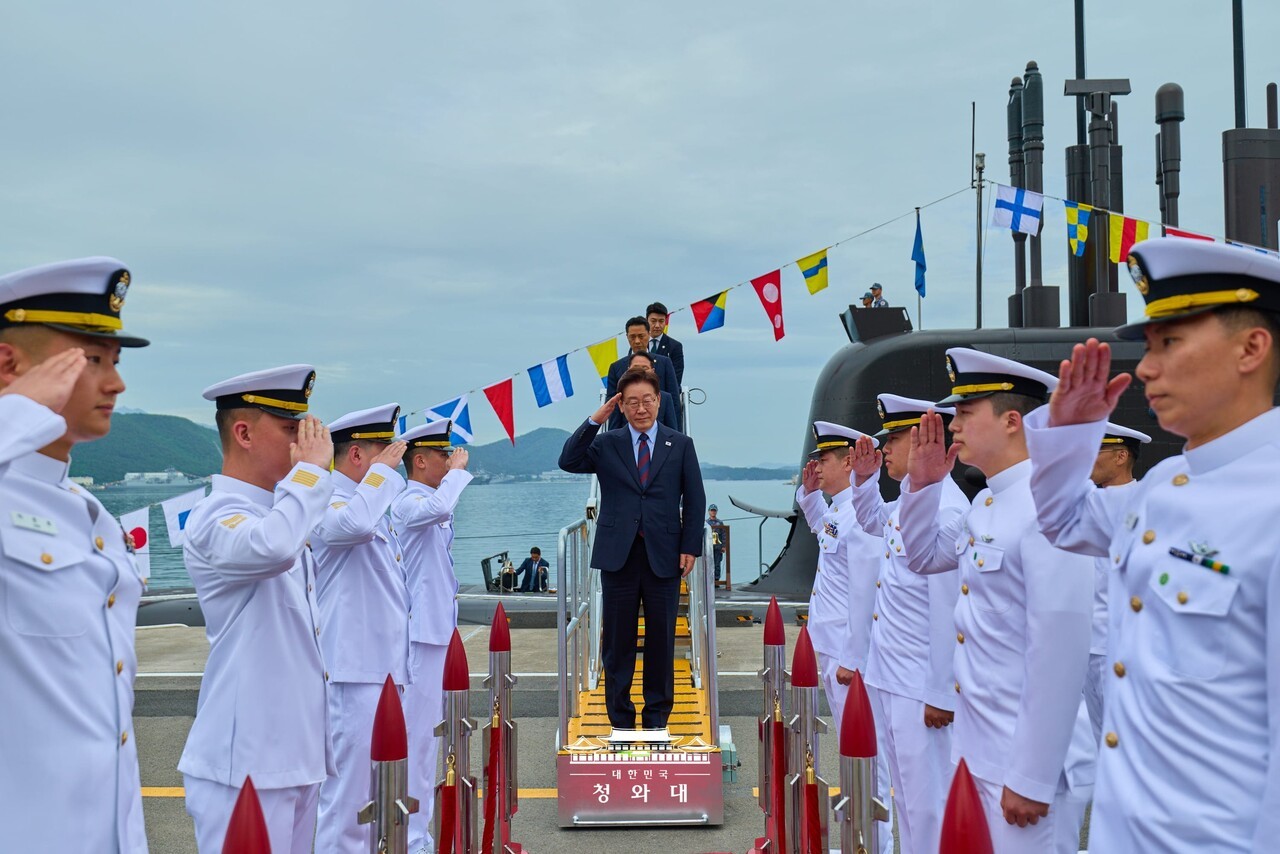 President Lee Jae-myung Visits 3,000-Ton Submarine “Shin Chae-ho ...